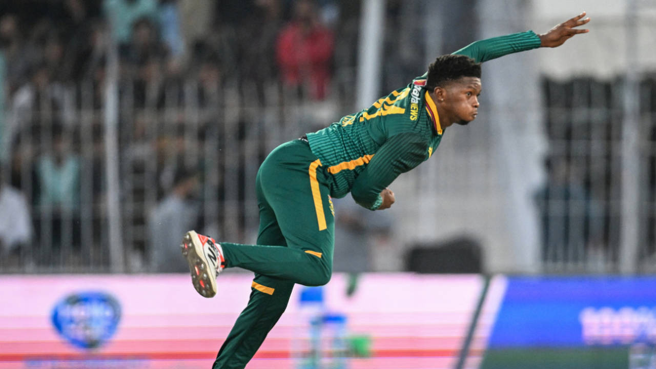 Nqabayomzi Peter bowled a tight spell, Pakistan vs South Africa, 2nd ODI, Rawalpindi, November 6, 2025

