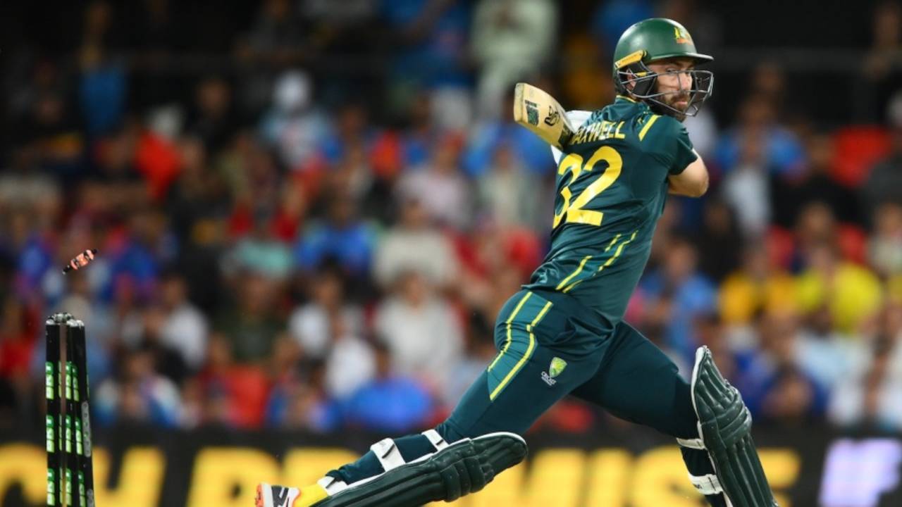 Glenn Maxwell was bowled for 2 off 4 balls, Australia vs India, 4th T20I, Carrara Oval, gold Coast, November 6, 2025