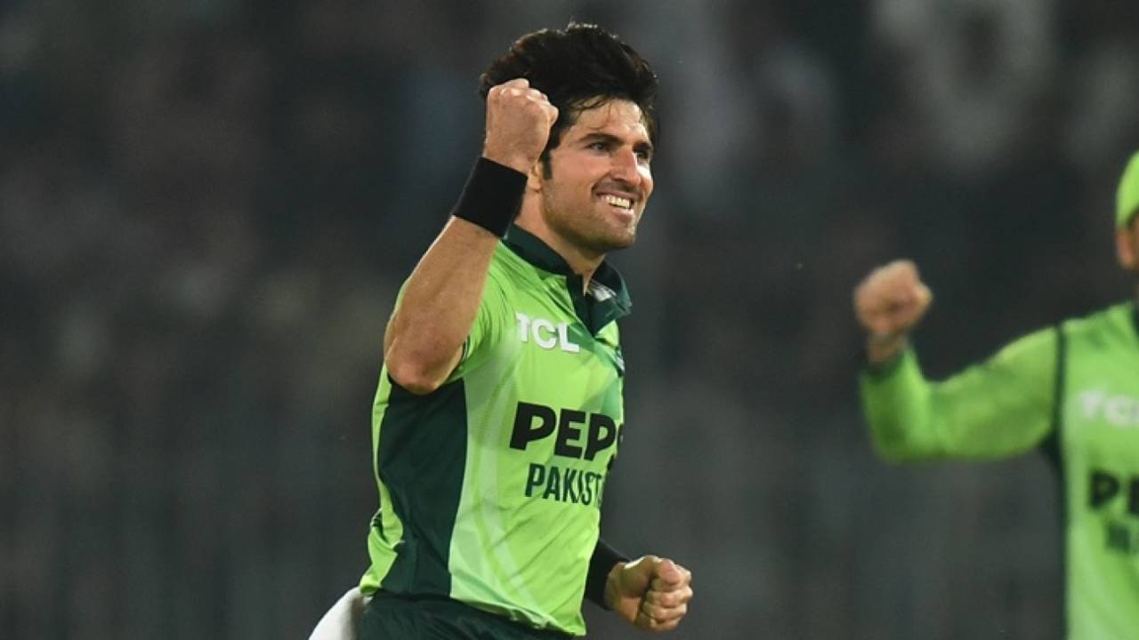 Mohammad Wasim broke a quick opening stand, Pakistan vs South Africa, 2nd ODI, Faisalabad, November 6, 2025