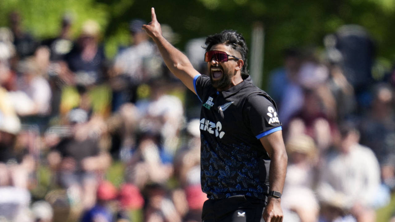 Ish Sodhi took three wickets to dominate the middle overs of the chase, New Zealand vs West Indies, 3rd T20I, Nelson, November 9, 2025