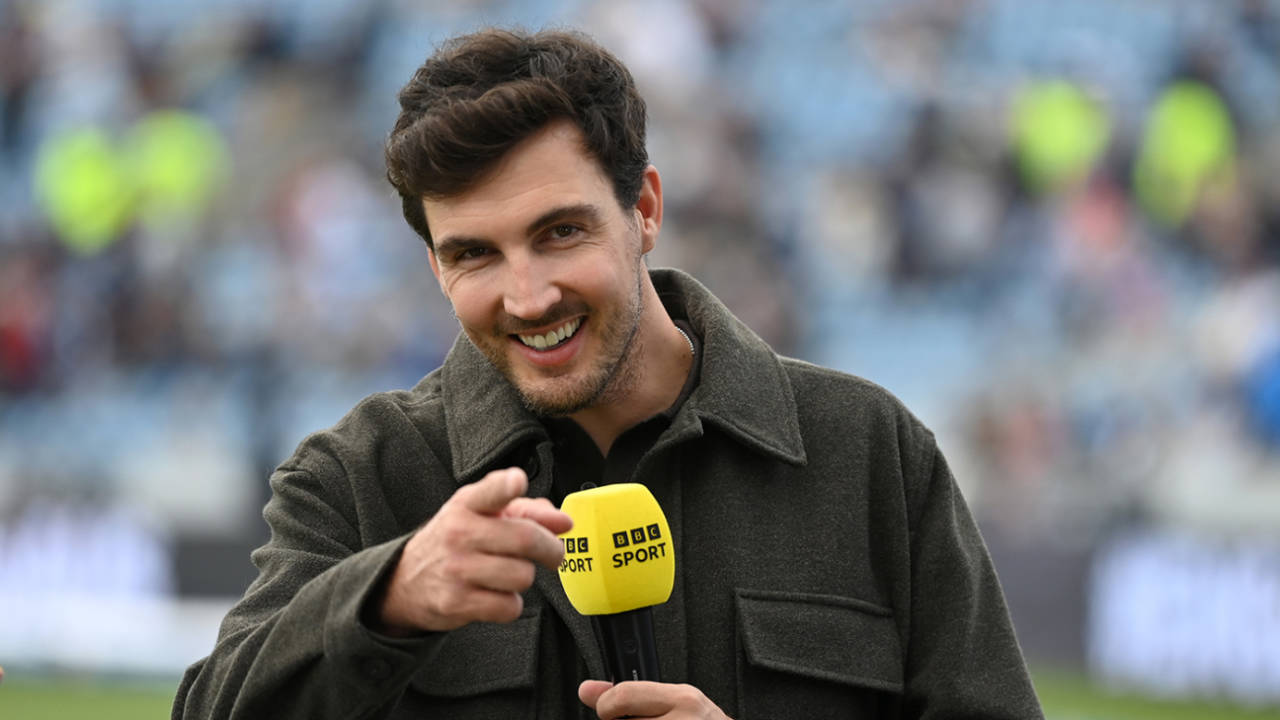 Steven Finn spots the photographer, England vs Australia, 2nd ODI, Headingley, September 21, 2024