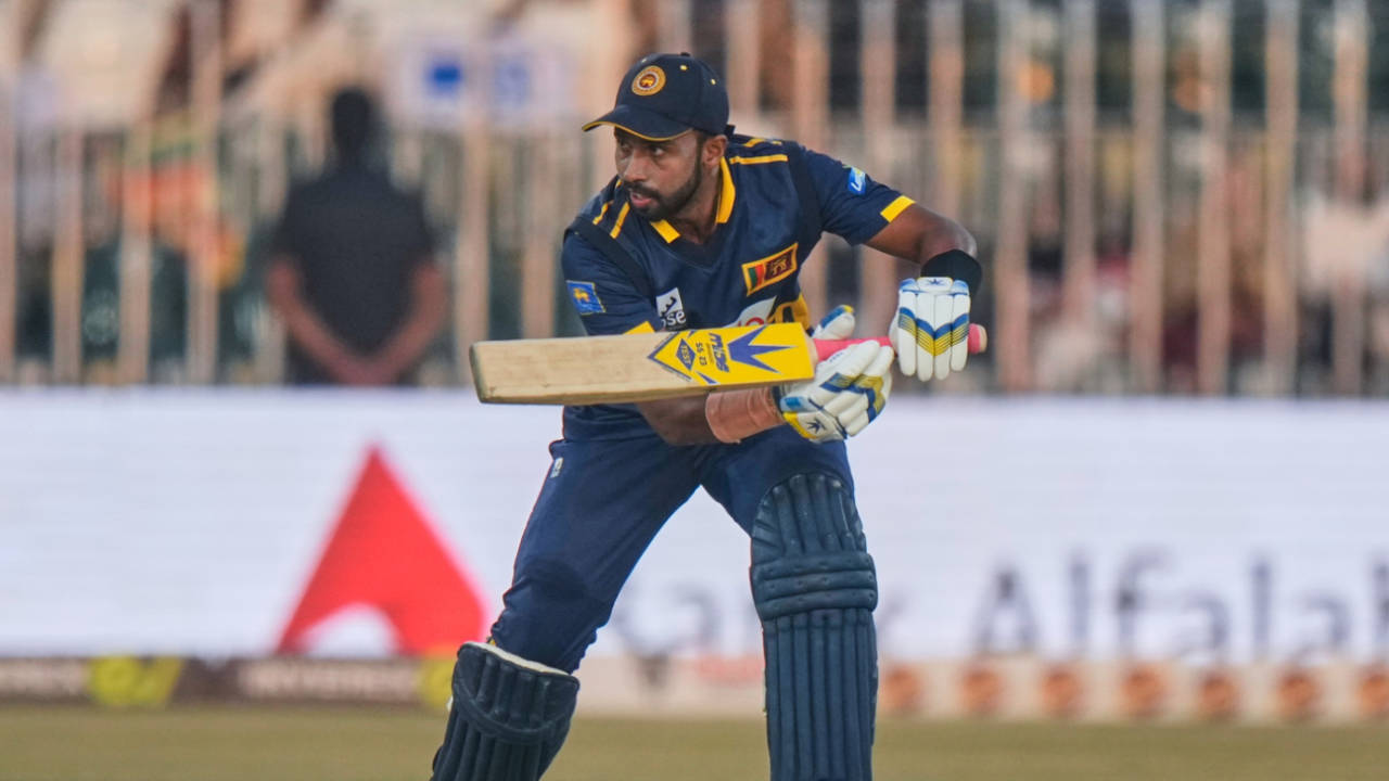 Sadeera Samarawickrama played a tempered knock before being bowled, Pakistan vs Sri Lanka, 2nd ODI, Rawalpindi, November 14, 2025
