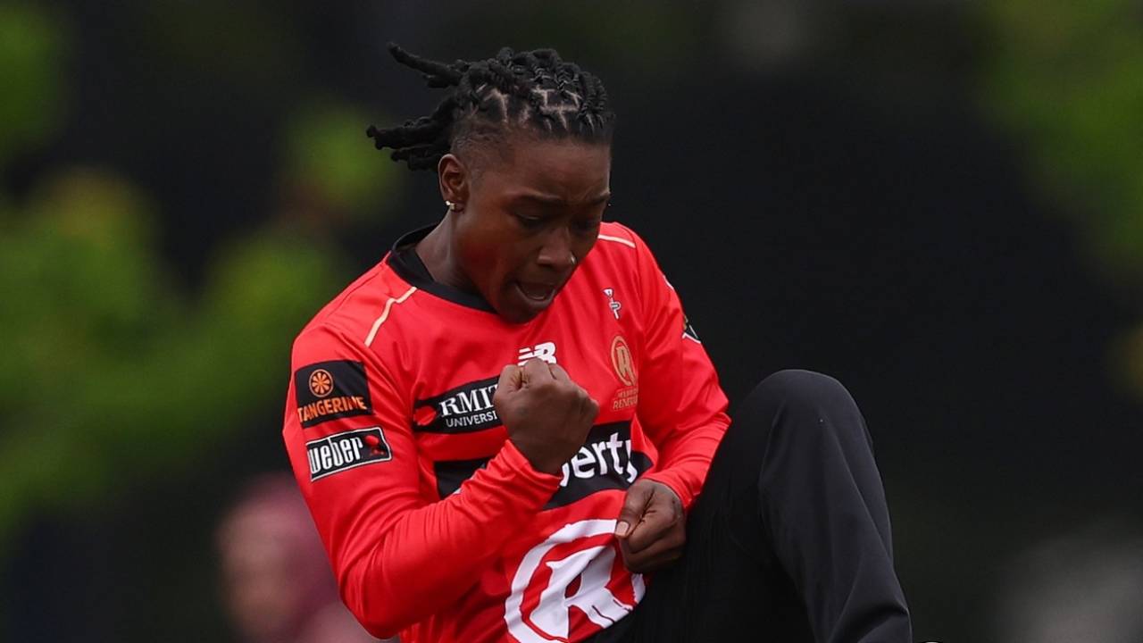 Deandra Dottin celebrates a wicket, Melbourne Renegaes vs Sydney Thunder, WBBL, Melbourne, November 11, 2025