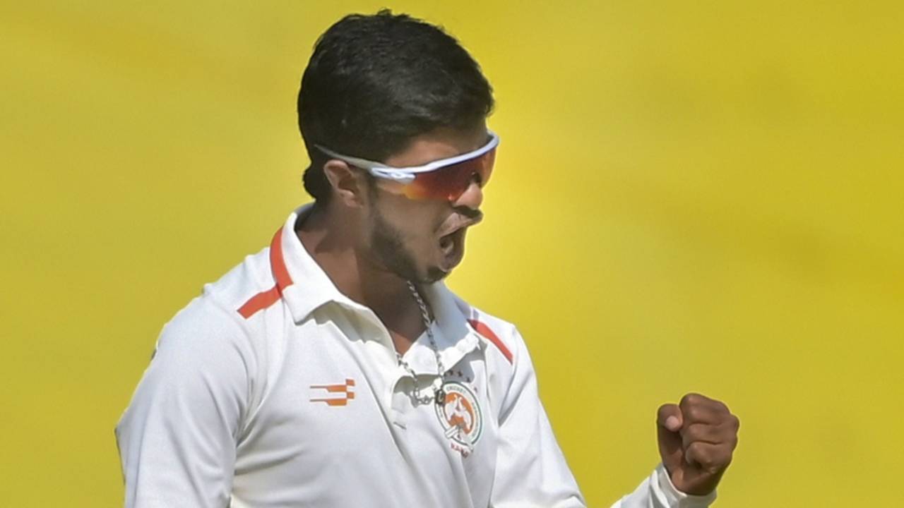 Ninad Rathva celebrates after dismissing Akshay Wadkar, Vidarbha vs Baroda, 1st day, Nagpur, Ranji Trophy, November 16, 2025