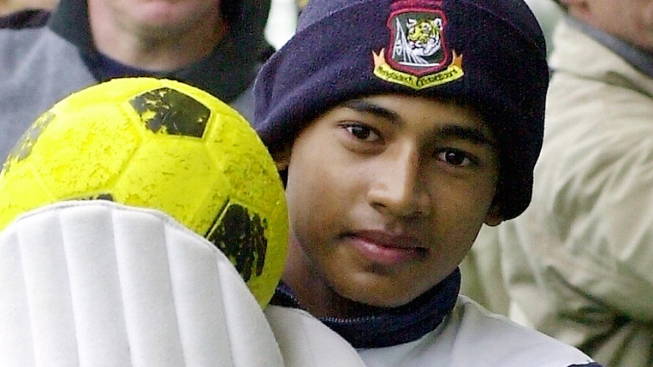 Eighteen-year-old Mushfiqur Rahim comes for practice carrying his kit, Lord's, May 24, 2005