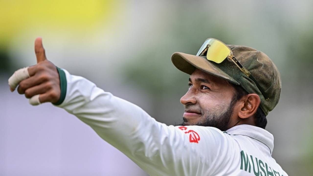 Mushfiqur Rahim gives a thumbs up in the field, Sri Lanka vs Bangladesh, 2nd Test, Day 2, Colombo, June 26, 2025