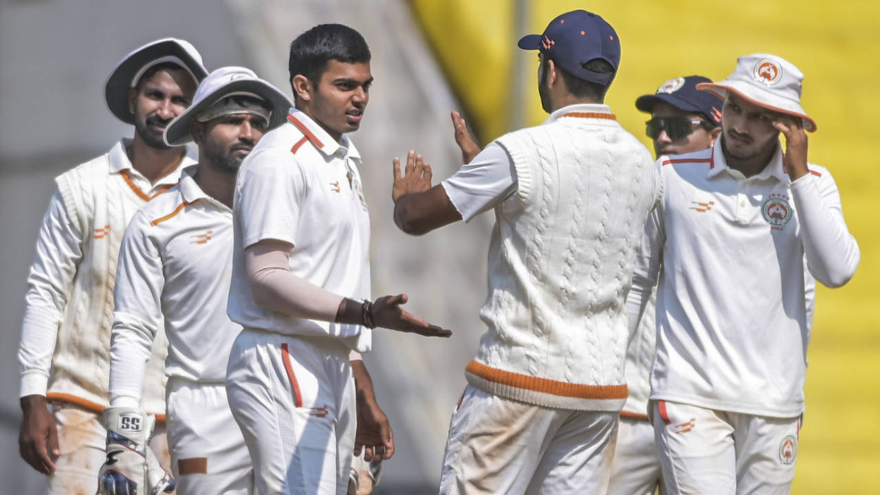 Raj Limbani got Ravikumar Samarth in both innings, Vidarbha vs Baroda, 3rd day, Nagpur, Ranji Trophy, November 18, 2025