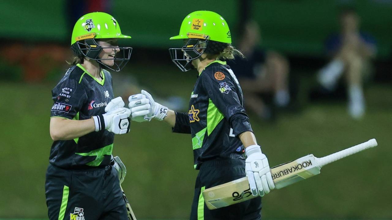 Tahlia Wilson and Phoebe Litchfield helped Sydney Thunder register their first win, Sydney Thunder vs Perth Scorchers, Women's Big Bash League (WBBL), Sydney, November 19, 2025