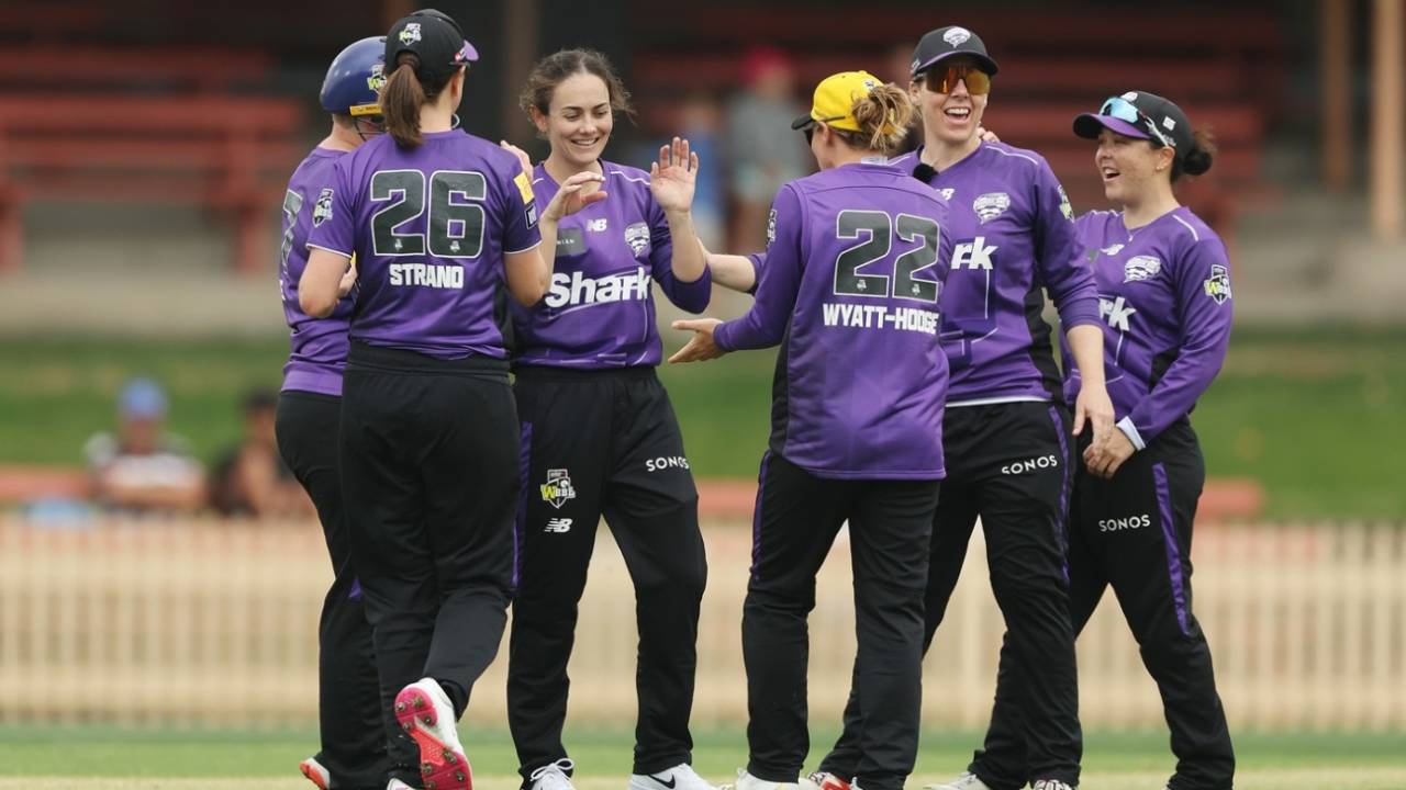 Heather Graham's three wickets restricted Renegades, Melbourne Renegades vs Hobart Hurricanes, Women's Big Bash League, Sydney, November 20, 2025