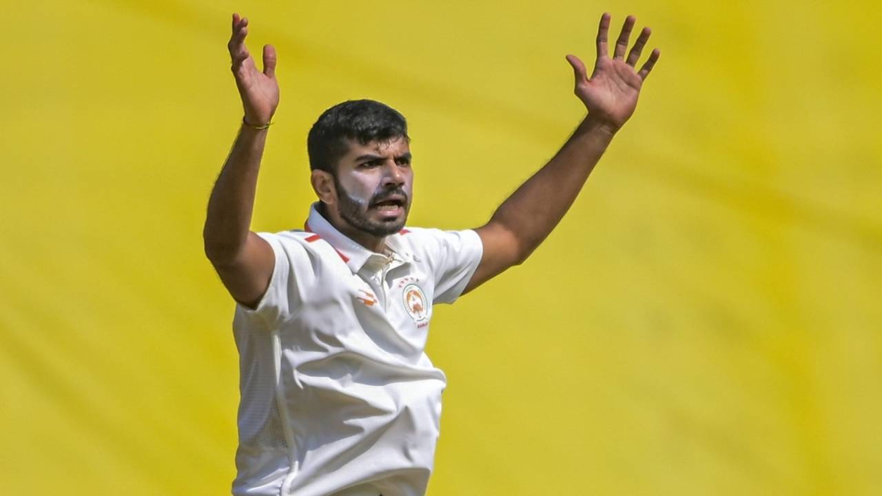 Baroda's Atit Sheth appeals for a wicket, Vidarbha vs Baroda, 3rd day, Nagpur, Ranji Trophy, November 18, 2025