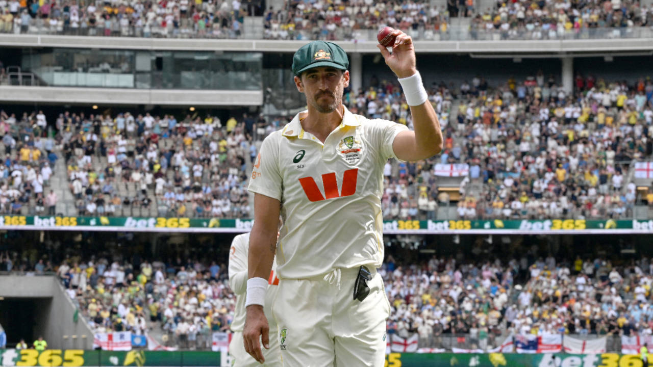 Mitchell Starc acknowledges his career-best seven-for, Australia vs England, 1st Test, The Ashes, Perth Stadium, November 21, 2025