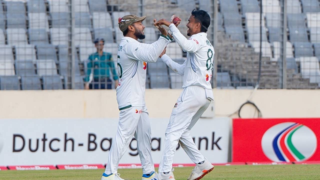 Hasan Murad celebrates a wicket with Mushfiqur Rahim, Bangladesh vs Ireland, 2nd Test, Dhaka, 4th day, November 22, 2025