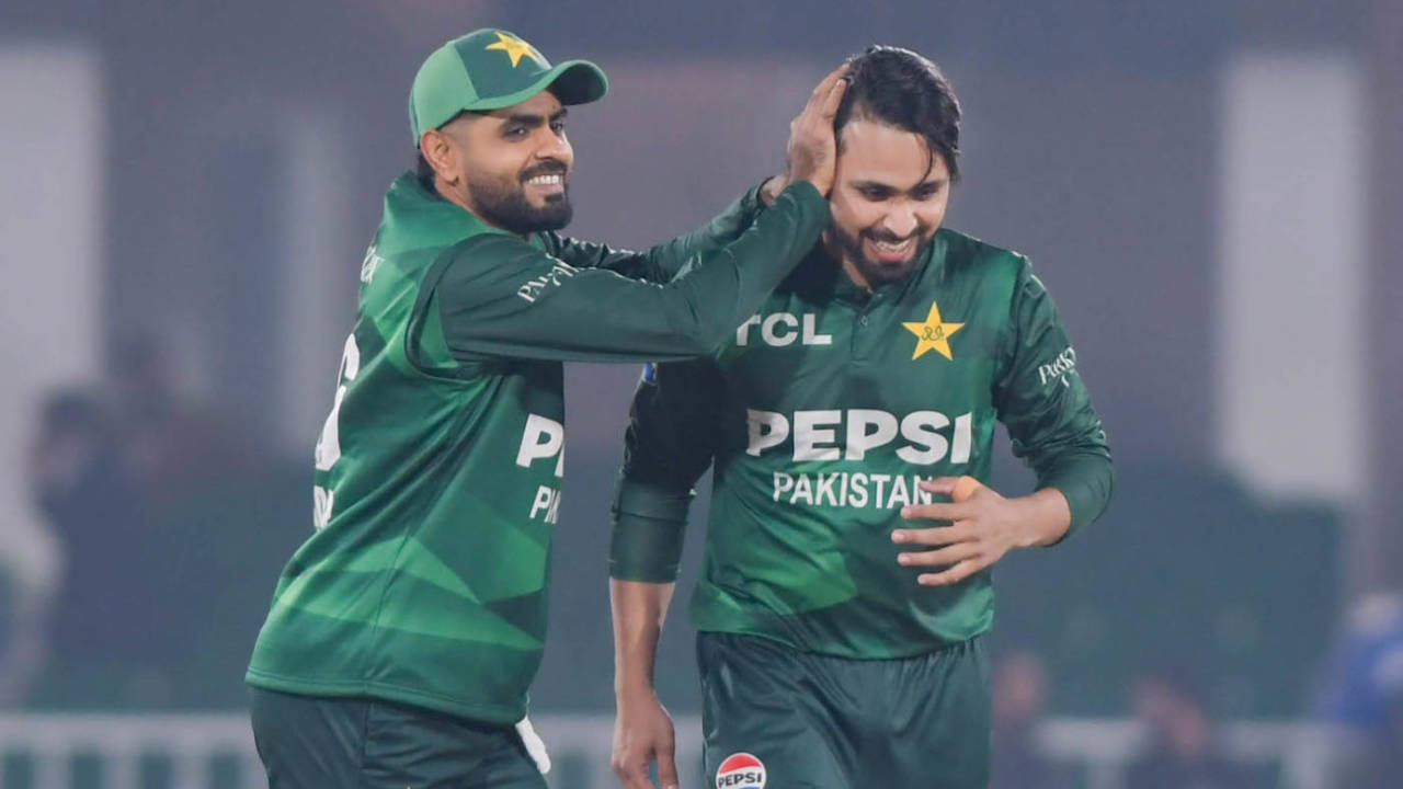 Babar Azam ruffles some joy into wicket-taker Faheem Ashraf's hair, Pakistan vs Sri Lanka, 3rd match, T20I tri-series, Rawalpindi, November 22, 2025