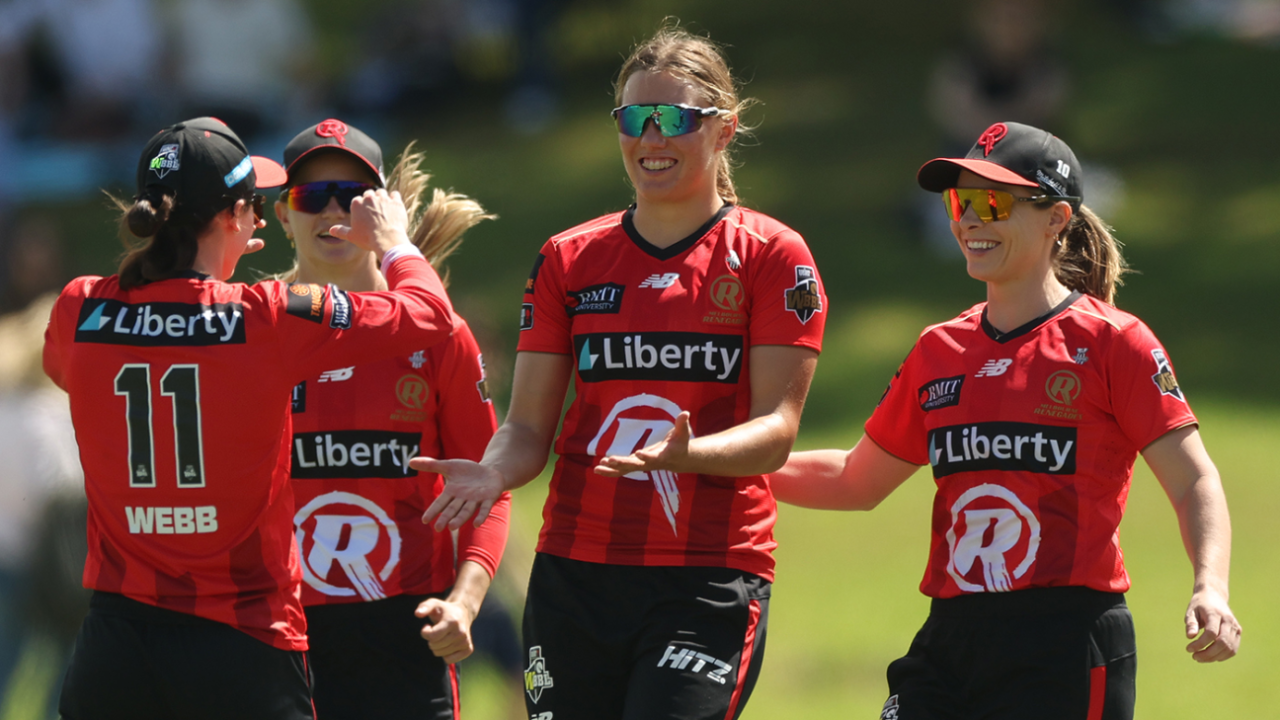 Charis Bekker was part of an impressive Melbourne Renegades bowling performance, Sydney Thunder vs Melbourne Renegades, WBBL, Drummoyne Oval, November 23, 2025
