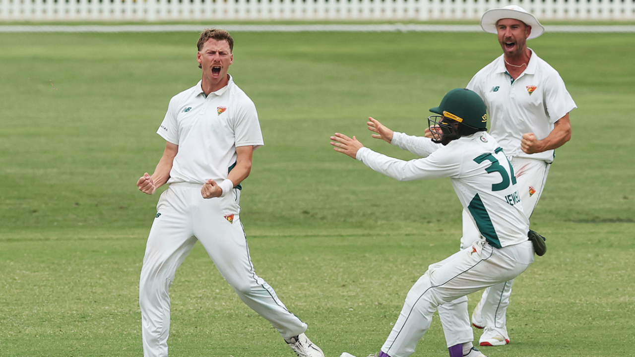 Riley Meredith celebrates taking the match-winning wicket, New South Wales vs Tasmania, Sheffield Shield, Cricket Central, November 25, 2025
