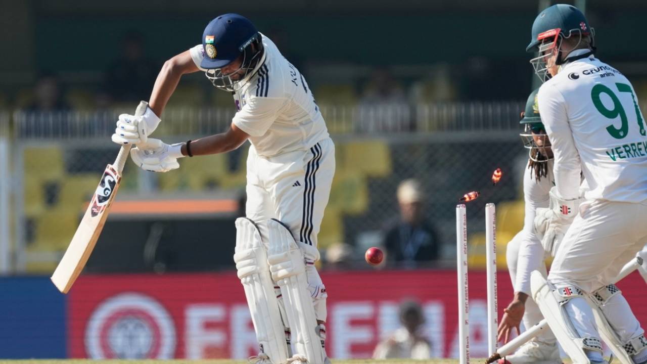 Kuldeep Yadav is bowled, India vs South Africa, 2nd Test, Guwahati, 5th day, November 26, 2025