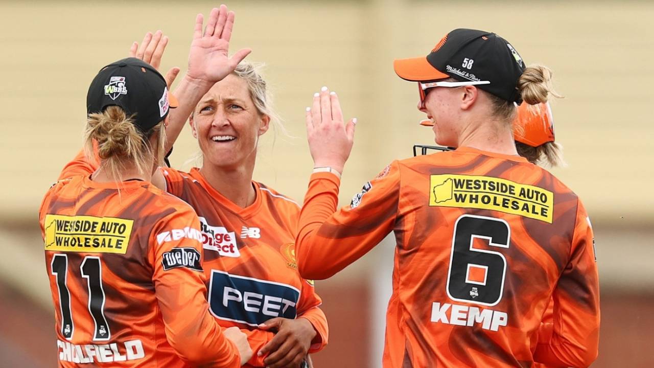 Sophie Devine was among the wickets for Perth Scorchers, Melbourne Renegades vs Perth Scorchers, WBBL 2025-26, Melbourne, November 27, 2025