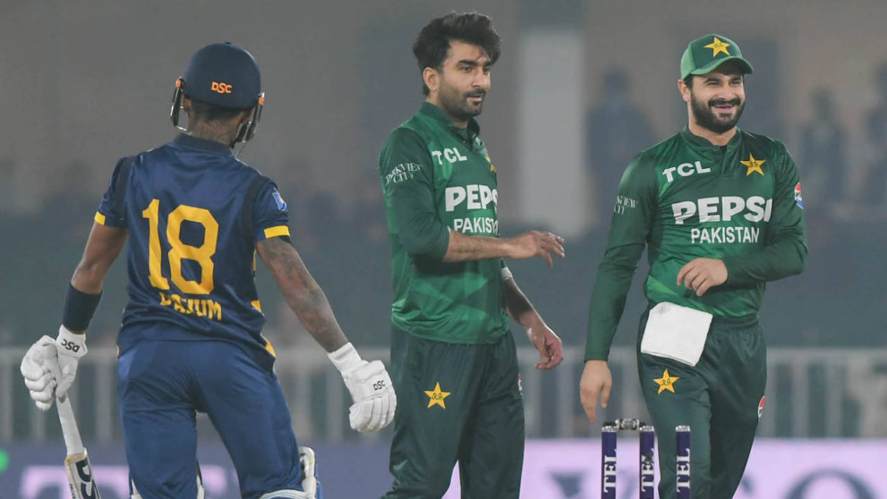 Pathum Nissanka's off bail was clipped by a Salman Mirza cutter, Pakistan vs Sri Lanka, 6th match, T20I tri-series, Rawalpindi, November 27, 2025