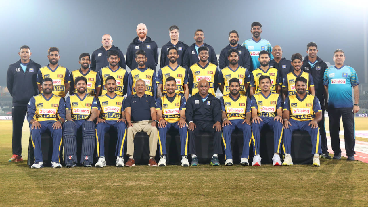 Sri Lanka's team pose for a photo, Pakistan vs Sri Lanka, 6th match, T20I tri-series, Rawalpindi, November 27, 2025