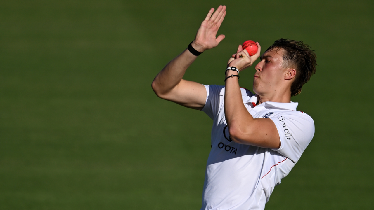 Josh Hull climbs into his delivery stride, Prime Minister's XI vs England XI, Canberra, November 29, 2025