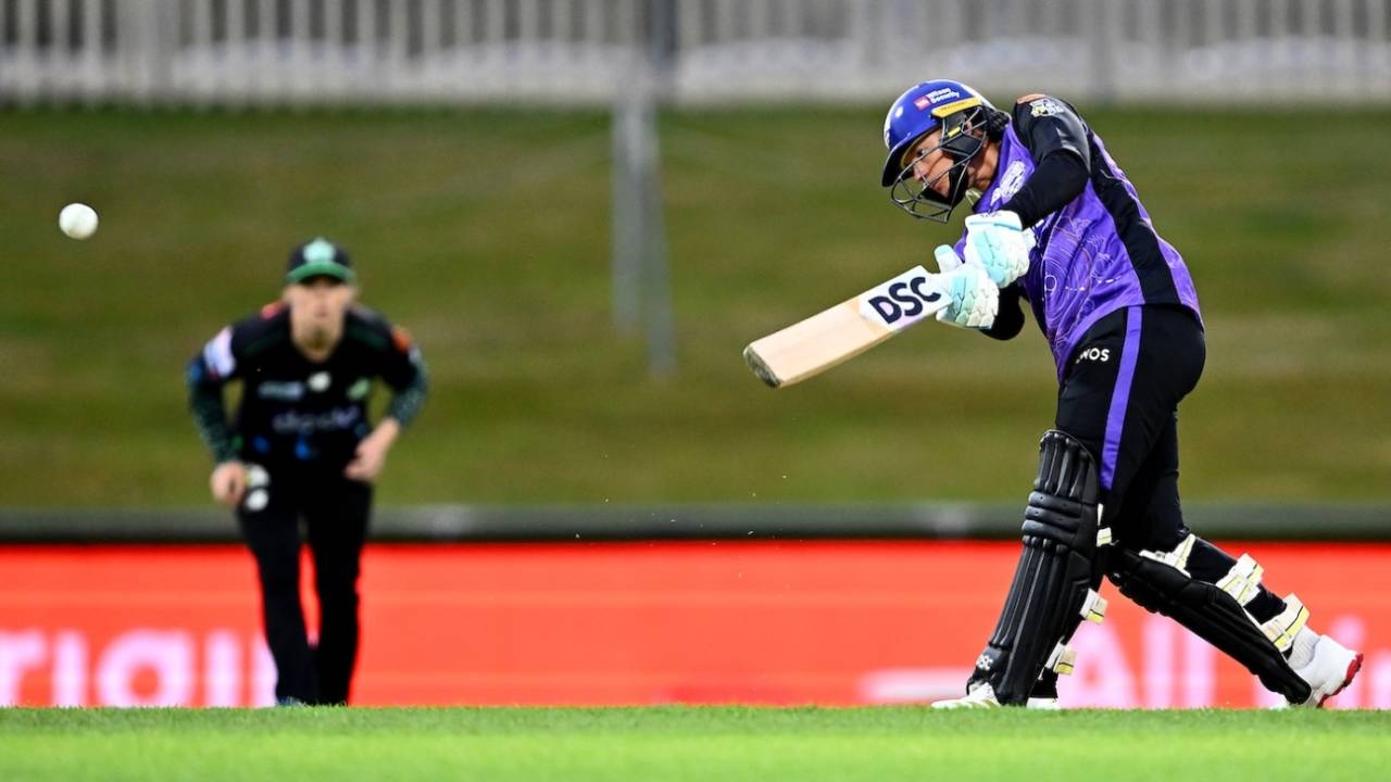Danni Wyatt-Hodge thumps the ball down the ground, Hobart Hurricanes vs Melbourne Stars, WBBL, Hobart, December 1, 2025