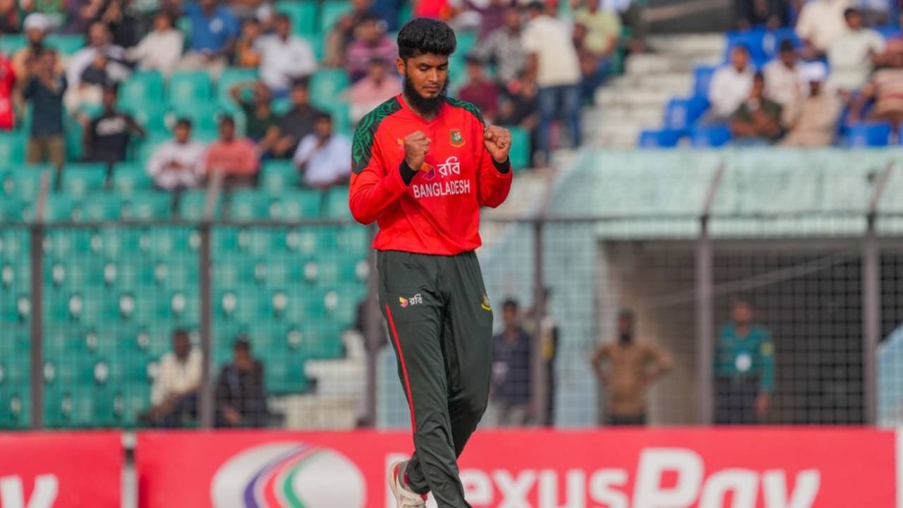 Rishad Hossain was among the wickets for Bangladesh, Bangladesh vs Ireland, 3rd T20I, Chattogram, December 2, 2025