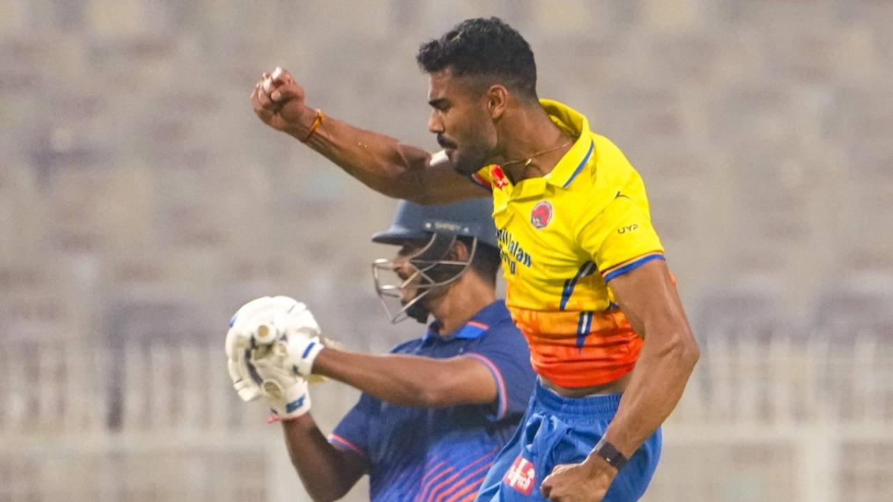 Rajvardhan Hangargekar celebrates a wicket, Maharashtra vs MP, Syed Mushtaq Ali Trophy 2025-26, Kolkata, December 4, 2025