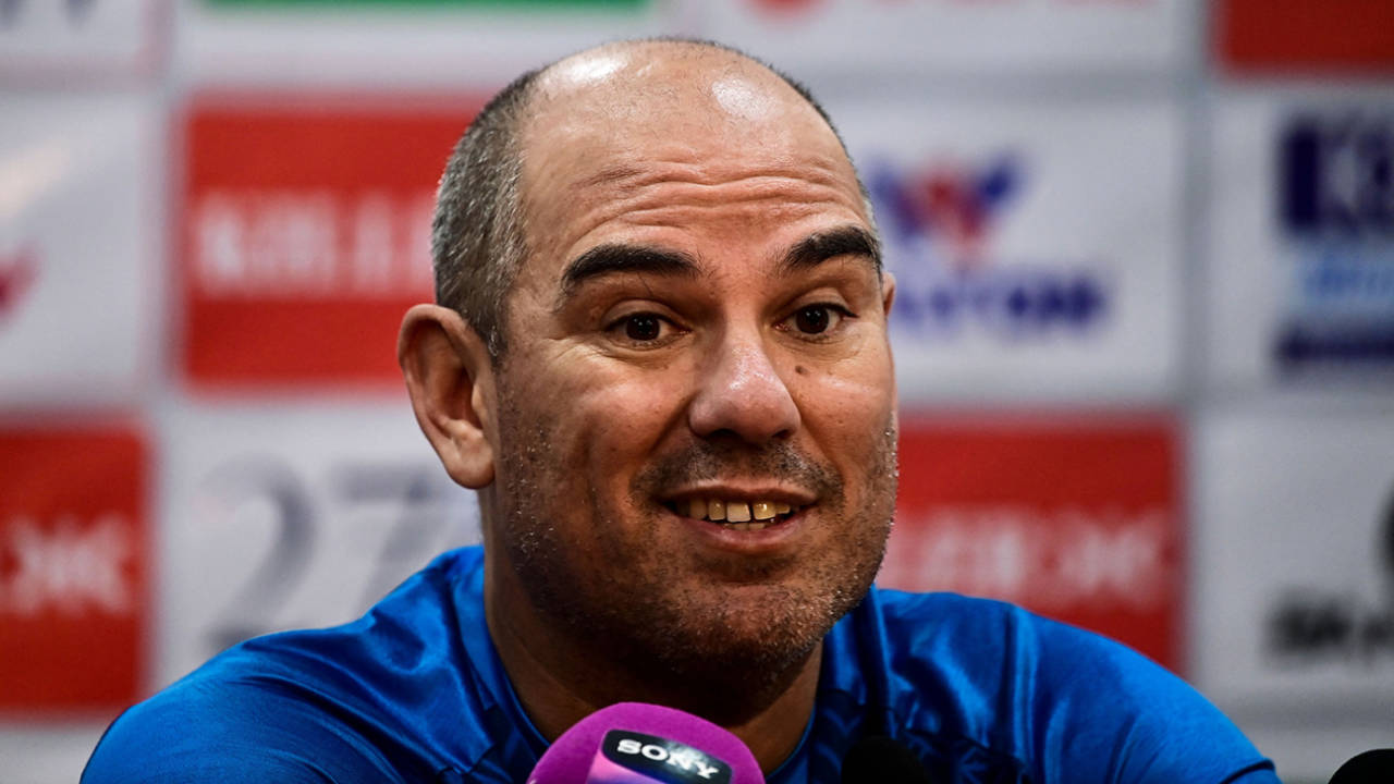 Russell Domingo speaks to the press, Chattogram, December 13, 2022