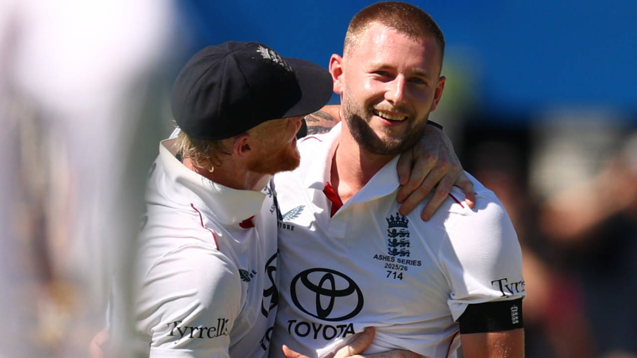 Gus Atkinson gets a hug from his captain, Australia vs England, 2nd Test, Brisbane, 3rd day, December 6, 2025