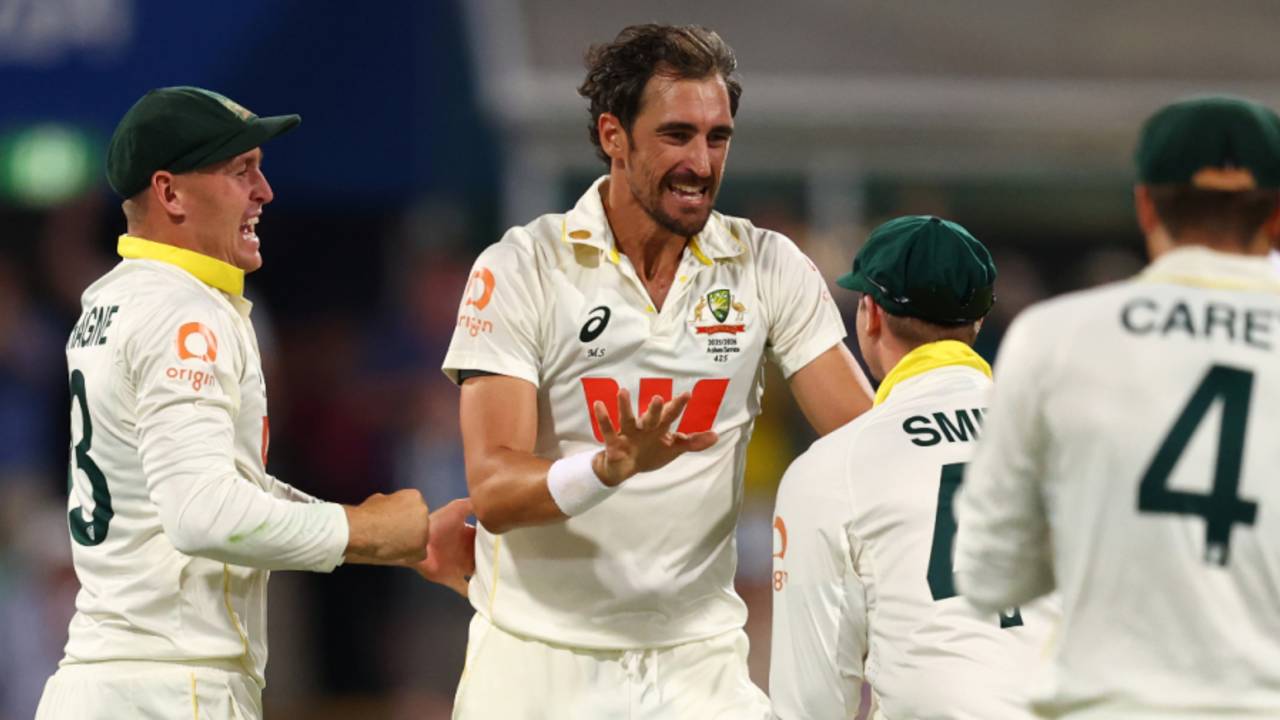 Mitchell Starc claimed the wicket of Jamie Smith to cap a dismal session for England, Australia vs England, 2nd Test, Brisbane, 3rd day, December 6, 2025
