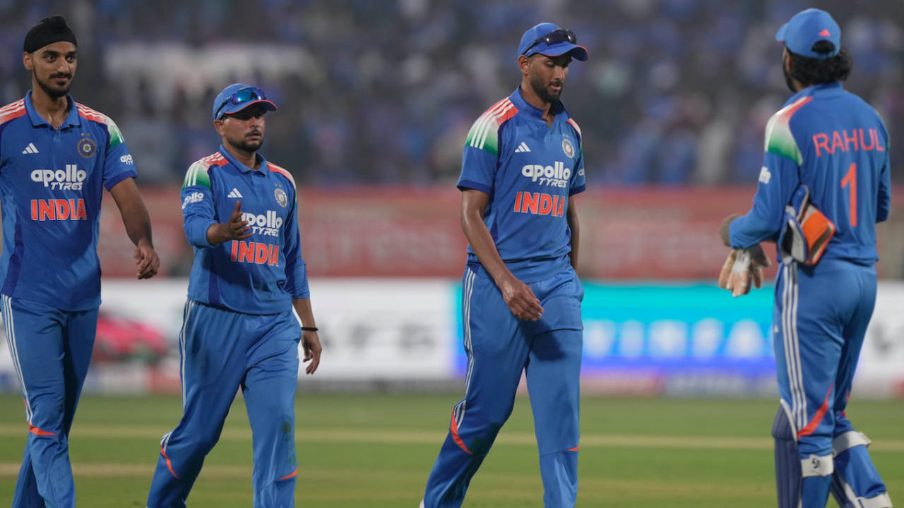 Kuldeep Yadav and Prasidh Krishna took eight of the ten tickets to fall, India vs South Africa, 3rd ODI, Visakhapatnam, December 6, 2025