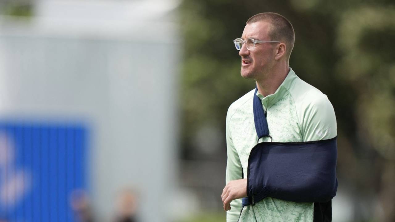 Blair Tickner, left arm in a sling, put in an appearance, New Zealand vs West Indies, 2nd Test, Wellington, 2nd day, December 11, 2025