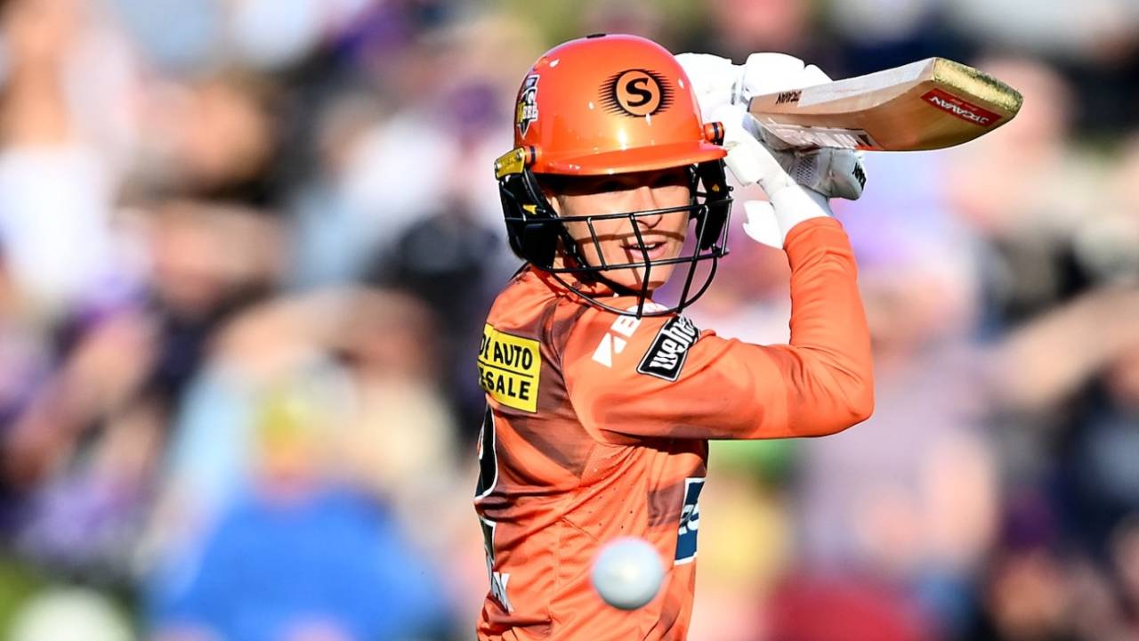 Katie Mack got off to a steady start, Hobart Hurricanes vs Perth Scorchers, WBBL final, Hobart, December 13, 2025