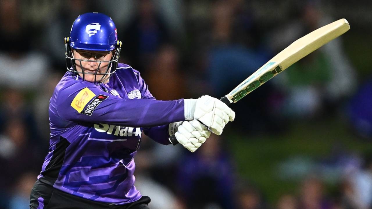 Lizelle Lee gives the ball a thwack, Hobart Hurricanes vs Perth Scorchers, WBBL final, Hobart, December 13, 2025
