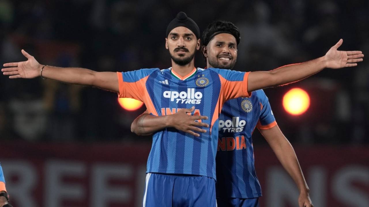 Harshit Rana gives Arshdeep Singh a reverse hug after the wicket of Reeza Hendricks, India vs South Africa, 3rd men's T20I, Dharamsala, December 14, 2025