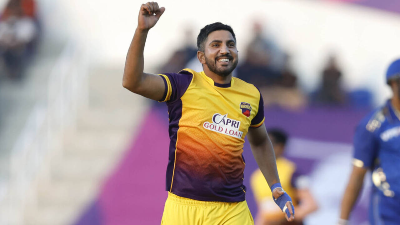 Junaid Siddique took two wickets in the same over, Sharjah Warriorz vs MI Emirates, ILT20 2025-26, Abu Dhabi, December 14, 2025