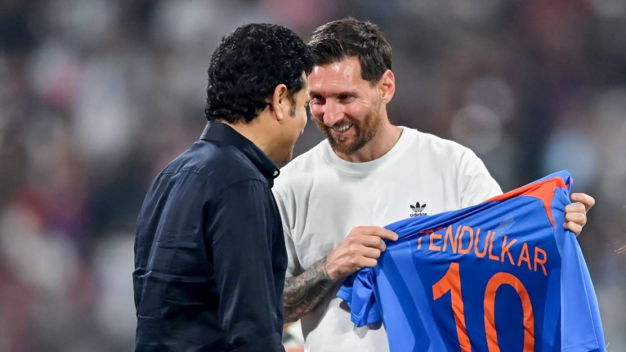 No. 10 for No. 10: Sachin Tendulkar presented his jersey to Lionel Messi, Mumbai, December 14, 2025