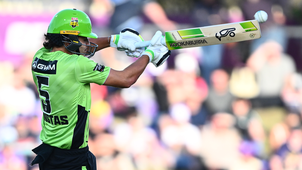 Sam Konstas takes on the short ball, Hobart Hurricanes vs Sydney Thunder, BBL, Hobart, December 16, 2025