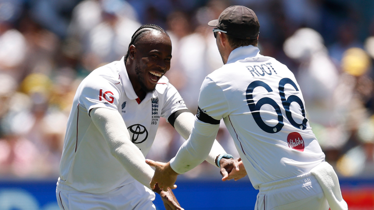 Jofra Archer struck twice the first over of the afternoon session, Australia vs England, 3rd Test, Adelaide Oval, December 17, 2025