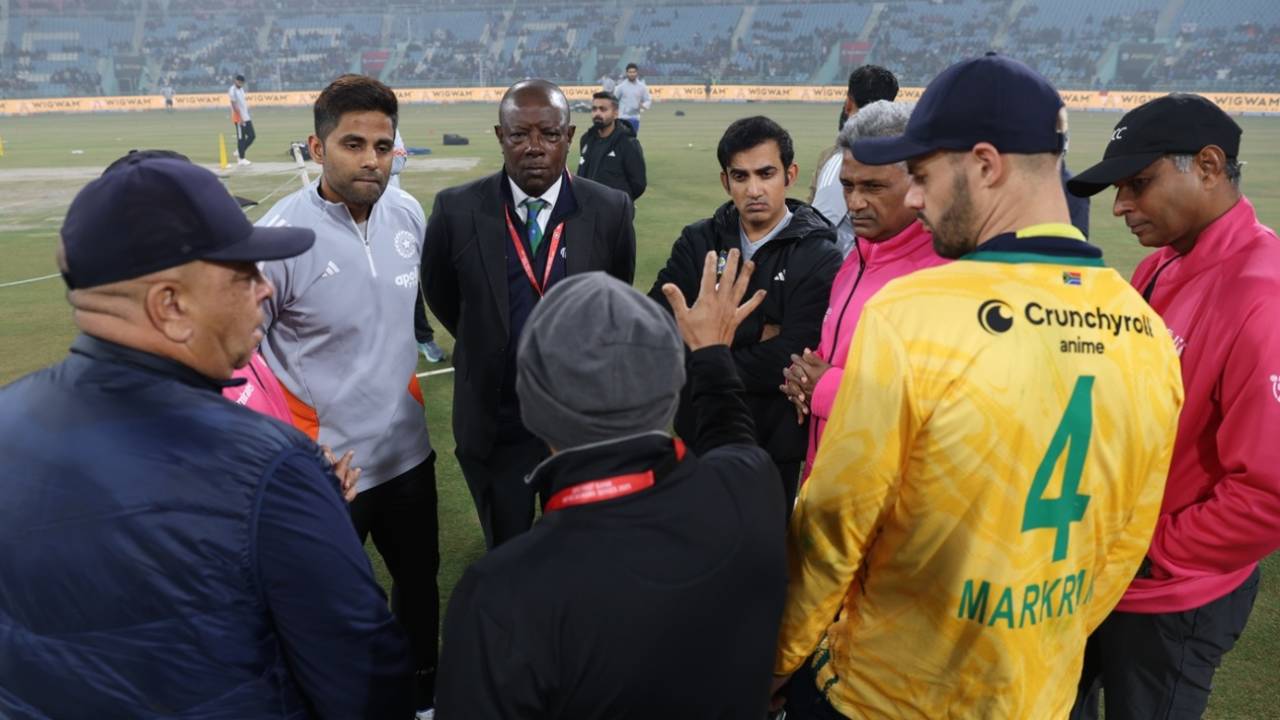 Gautam Gambhir, Suryakumar Yadav, Shukri Conrad and Aiden Markram along with the umpires in conversation with the local organisers, India vs South Africa, 4th T20I, Lucknow, December 17, 2025