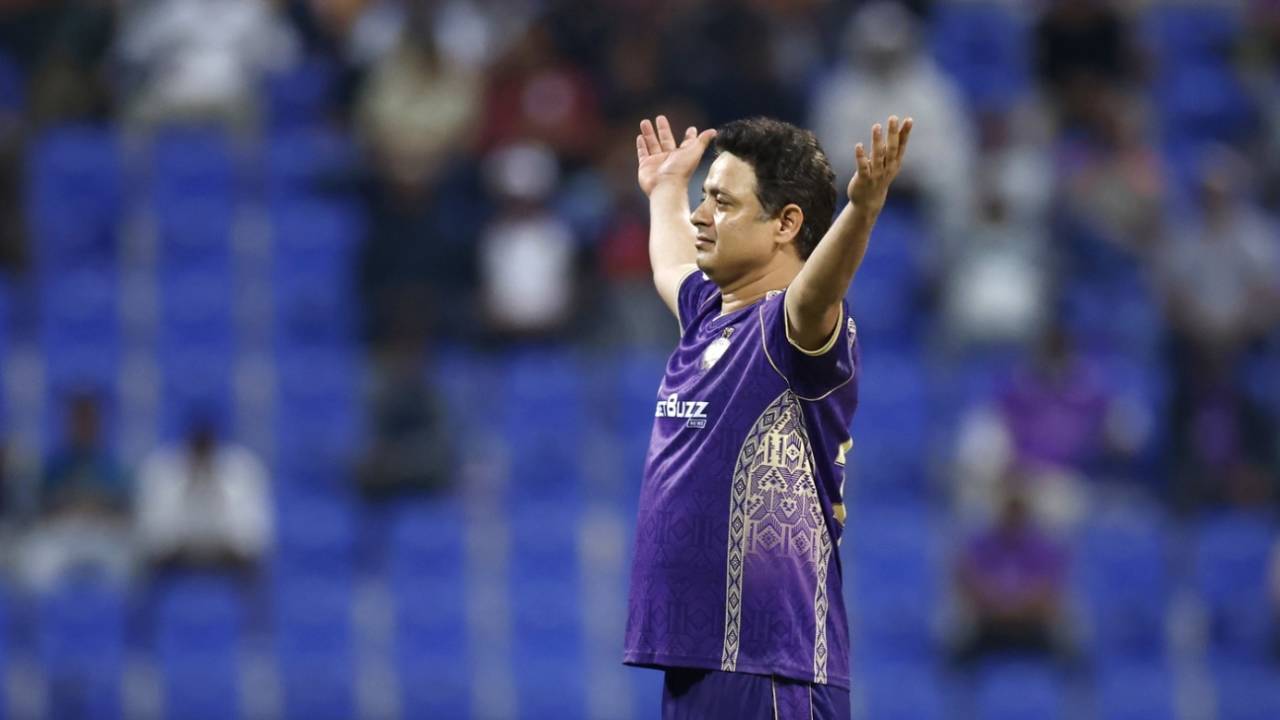 Piyush Chawla celebrates James Vince's wicket, Abu Dhabi Knight Riders vs Gulf Giants, Abu Dhabi, ILT20, December 18, 2025