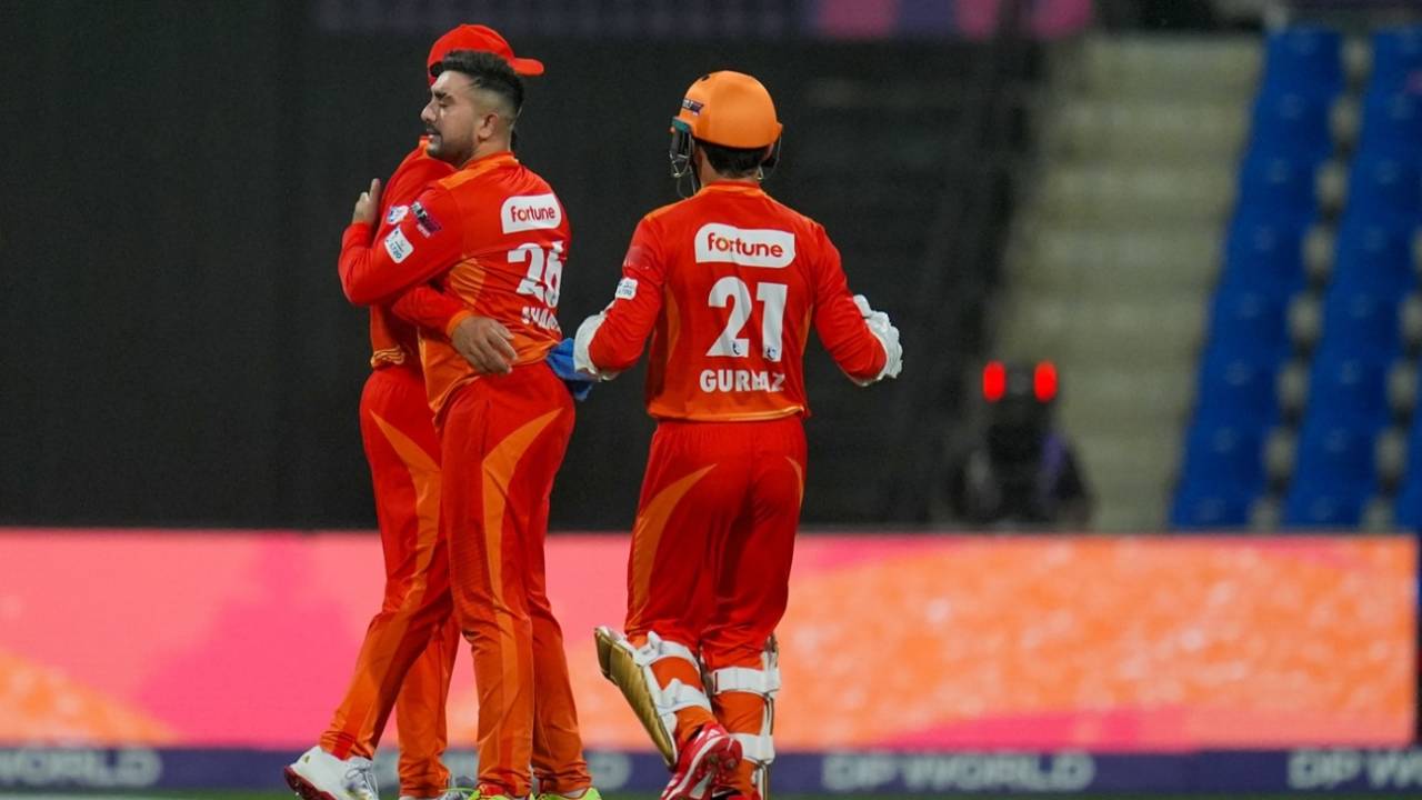 Tabraiz Shamsi celebrates a wicket, Abu Dhabi Knight Riders vs Gulf Giants, Abu Dhabi, ILT20, December 18, 2025