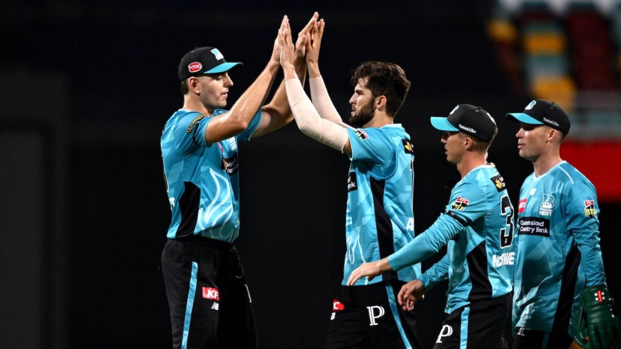 Shaheen Shah Afridi celebrates with team-mates after sending back Finn Allen, Brisbane Heat vs Perth Scorchers, BBL, Brisbane, December 19, 2025