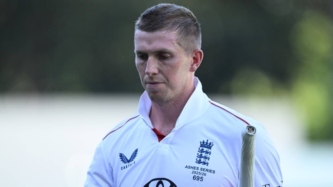 Zak Crawley trudges off after making 85, Australia vs England, 3rd Test, Adelaide, 4th day, December 20, 2025