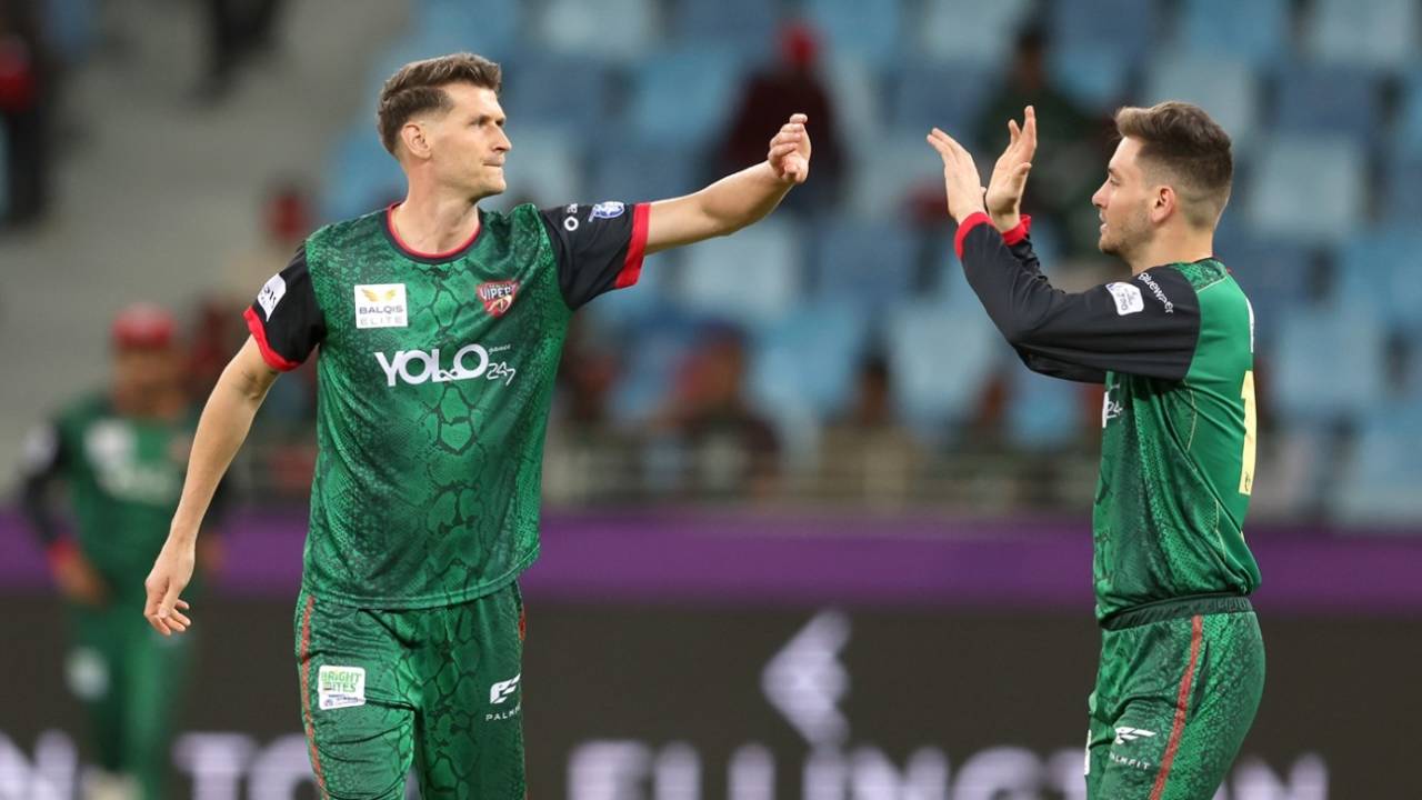 David Payne celebrates a wicket with Noor Ahmad, Desert Vipers vs Sharjah Warriorz, ILT20 2025-26, Dubai, December 20, 2025