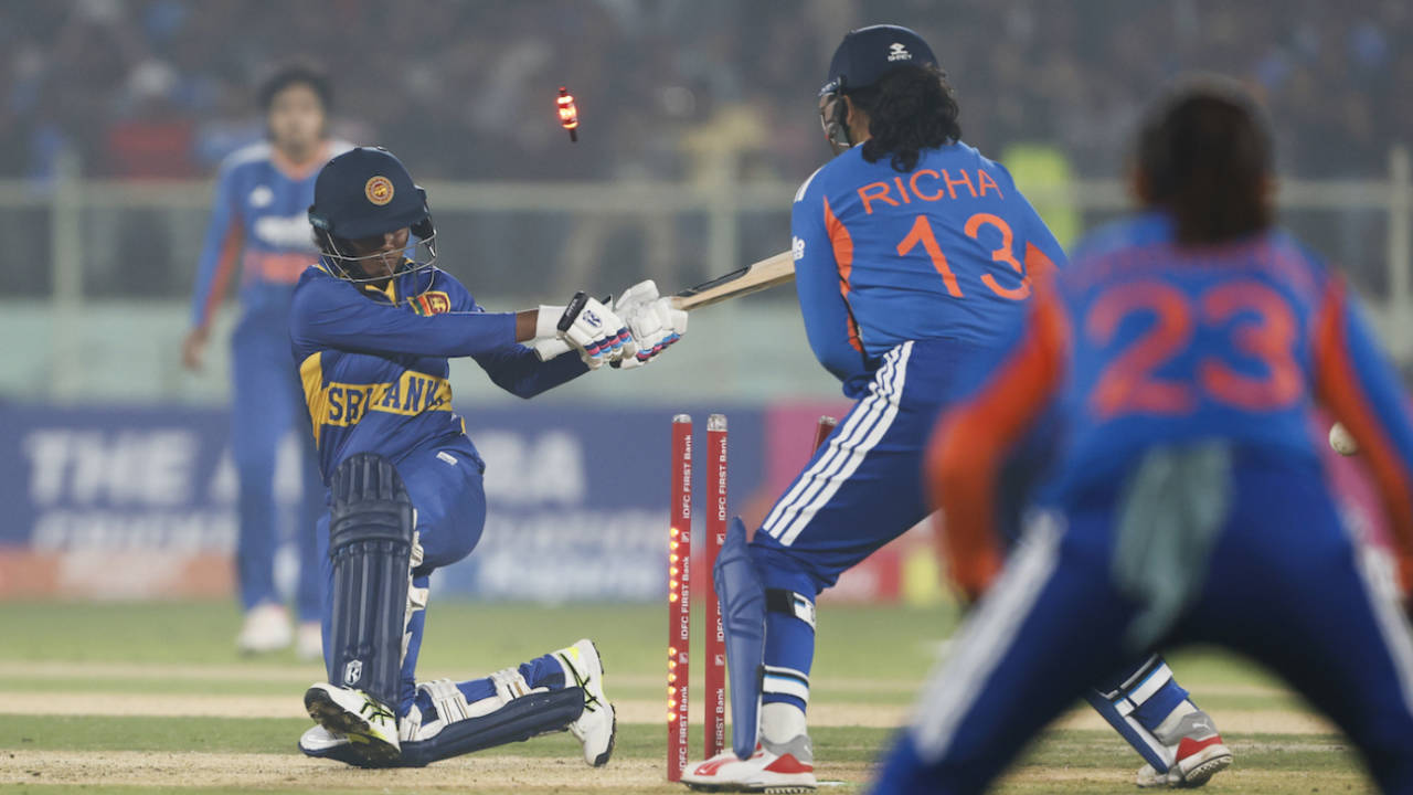 Harshitha Samarawickrama was bowled trying to reverse sweep, India vs Sri Lanka, 1st T20I, Visakhapatnam, December 21, 2025