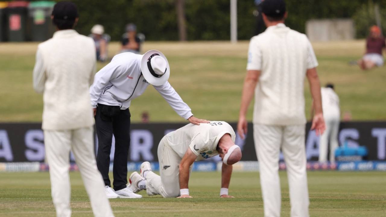 Michael Rae twisted his ankle in his followthrough, New Zealand vs West Indies, 3rd Test, Mount Maunganui, 5th day, December 22, 2025