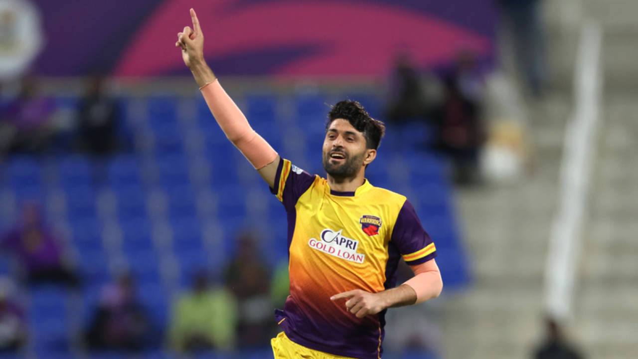 Wasim Akram took two wickets in the powerplay, Abu Dhabi Knight Riders vs Sharjah Warriorz, ILT20 2025-26, Abu Dhabi, December 22, 2025 