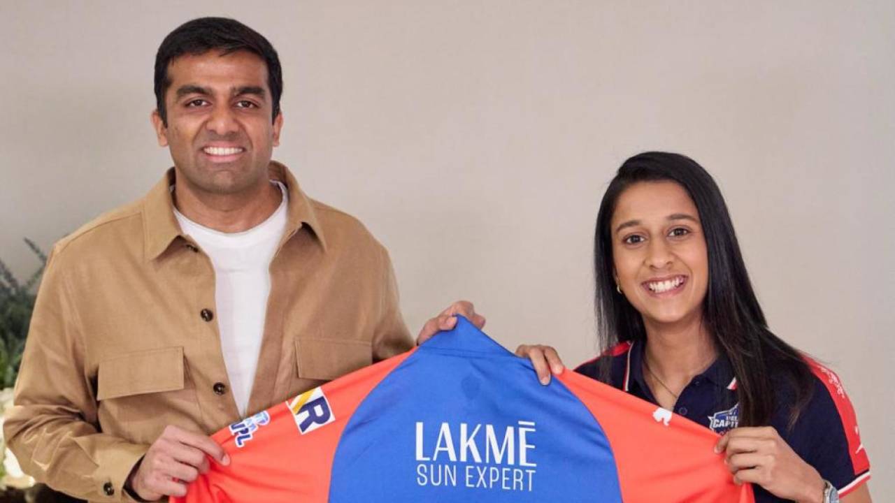 Jemimah Rodrigues is presented with the captaincy jersey from Parth Jindal, December 23, 2025