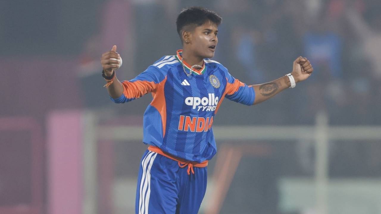 Kranti Gaud struck in the opening over, India vs Sri Lanka, 2nd Women's T20I, Visakhapatnam, December 23, 2025